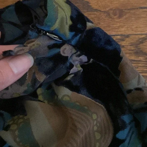 Chelsea & Violet velour floral reflects skirt size medium - Picture 6 of 9